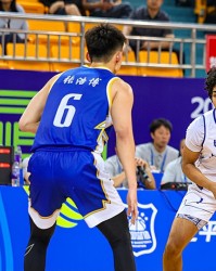中欧体育登录入口-轰30分3助4断！中国男篮18岁1米83混血控卫闪耀：下赛季征战NCAA