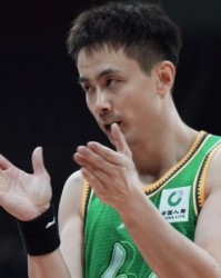 中欧体育登录入口-辽疆大战变菜鸡对决！赵继伟6中1仅2分 却送11助攻复仇新疆